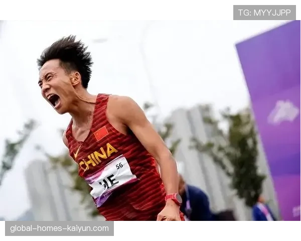中国马拉松纪录再被刷新：何杰跑出2小时06分30秒，中国马拉松跑者